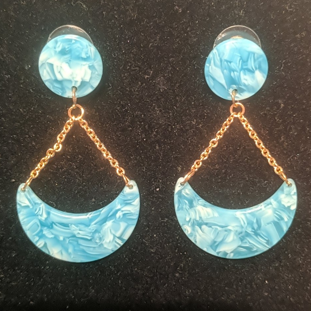 Marbled Turquois Anchor Shapped Gold Tone Earrings